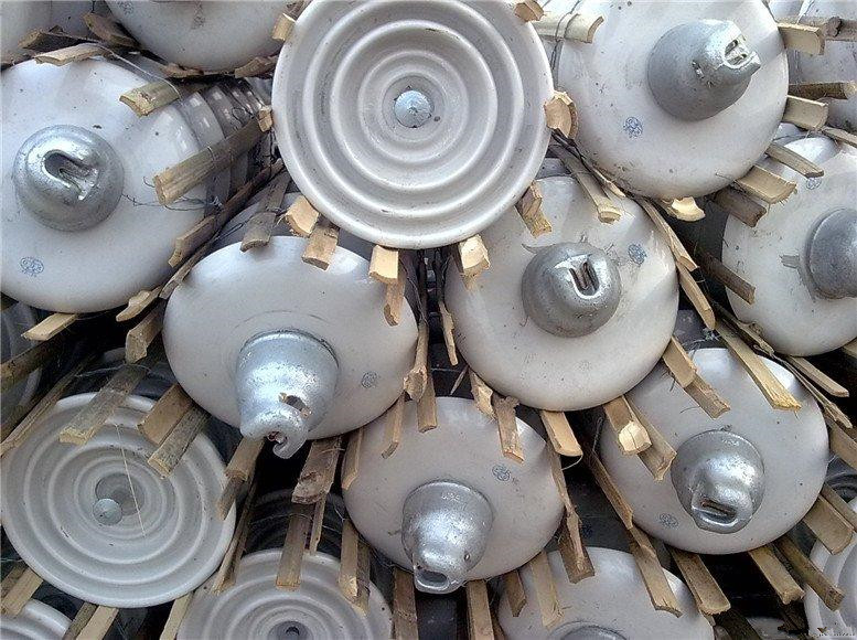 盤(pán)形懸式瓷絕緣子